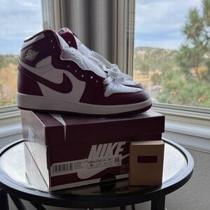 Nike Air Jordan 1 Retro High-Top Sneakers in Team Red and White